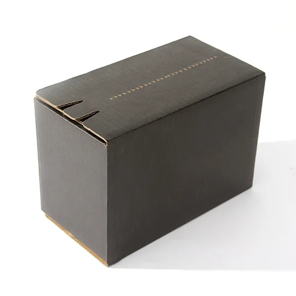 Black mailer box — packaging illustration 3