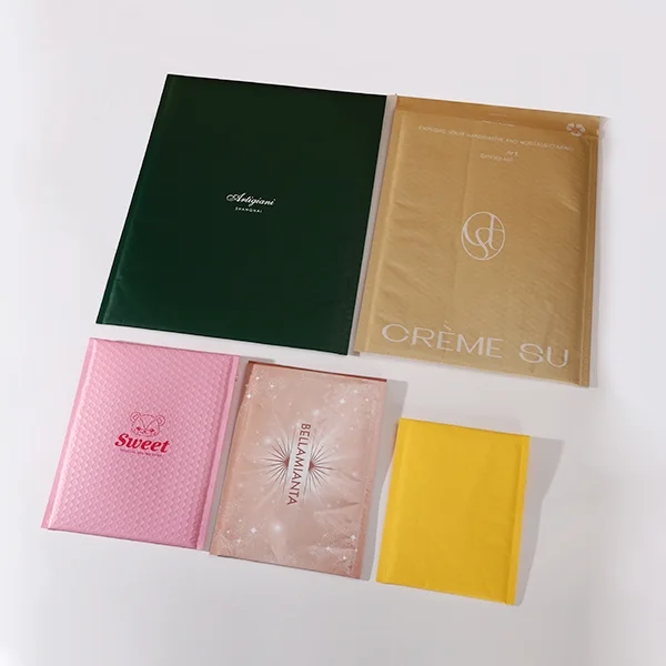 Custom bubble mailers — packaging illustration 2