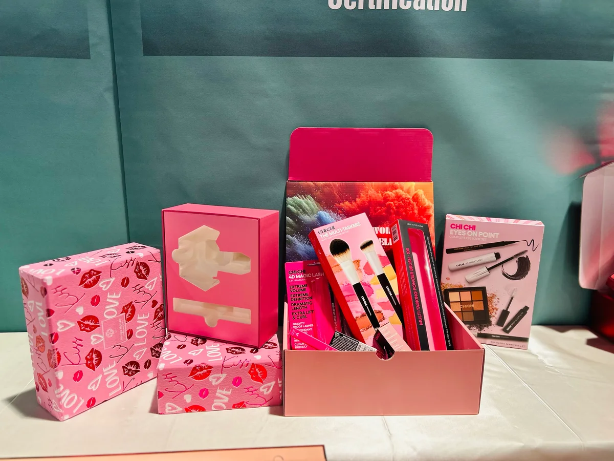 North America exhibition: archived packaging displays — archive photograph 3