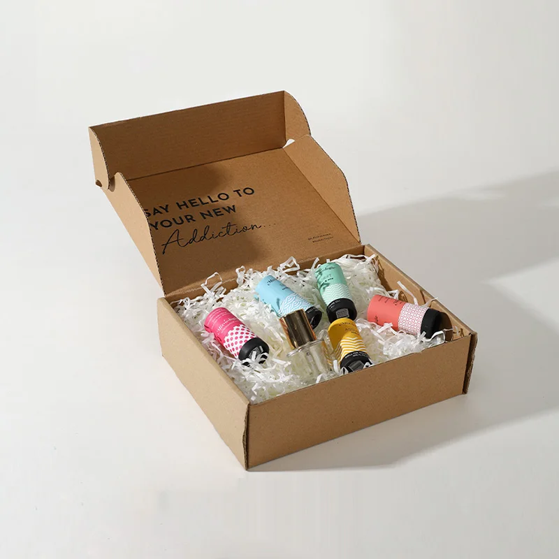 Minimalist Perfume Oil Discovery Set in Box, view 2