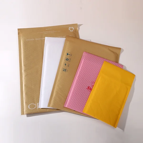 Custom bubble mailers — packaging illustration 3