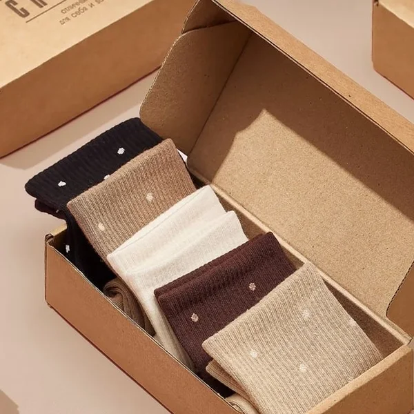 Sock gift box — packaging illustration 2